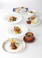 ブライダルフルコースで食事を楽しむ！！