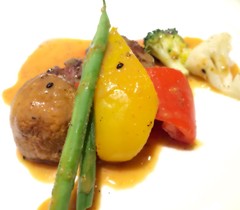 ルクルーゼが可愛い肉料理
