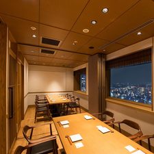横浜の景色が一望頂ける完全個室。
ご利用は10名様〜14名様