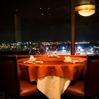 様々な明かりの夜景が見渡せます
