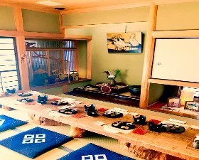 お顔合わせで一番人気の庭園が見える畳のお座敷席です。