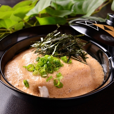名物　早雲豆腐登録商標　早雲豆腐知客茶家の料理は、化学調味料を使用せず、素材の旨味を引き出した創作料理でございます。