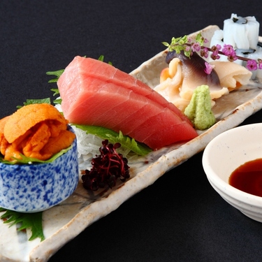 鮪、生うに、白イカ、ホッキ貝