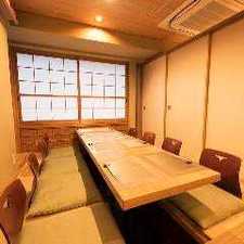襖で仕切られた掘りごたつ式完全個室。8名様まで
