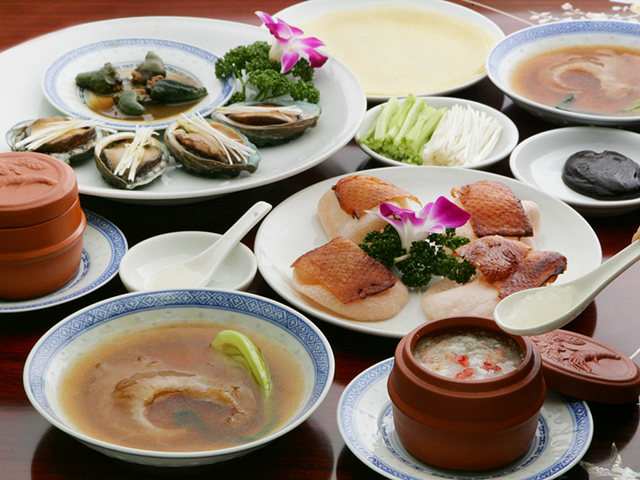 中華三大珍味を含む豪華な内容お顔合わせプランには、燕の巣、気仙沼産のフカヒレ、そして鮑と、中華三大珍味を盛り込みました。