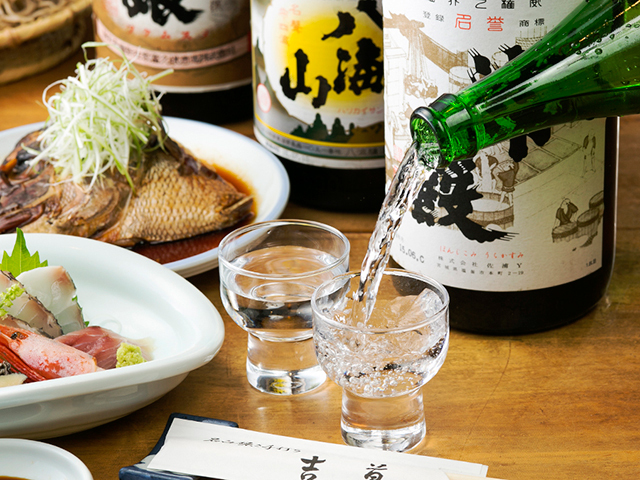 祝いの席を盛上げるお酒をご用意日本酒や焼酎など、お酒も豊富に取り揃えております。詳細はお気軽にお尋ねください。