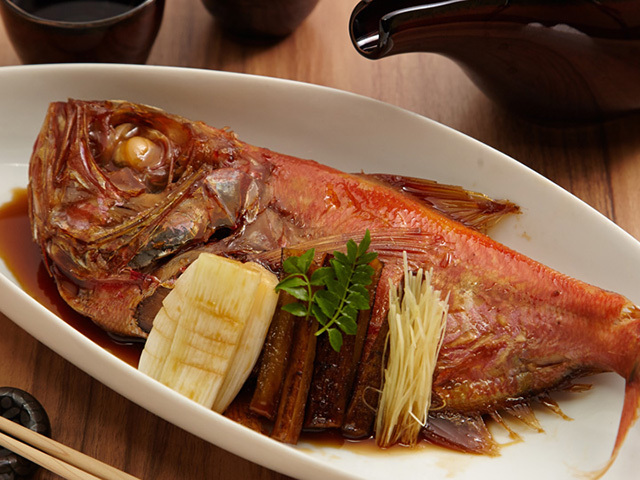 金目鯛の煮付け身がふっくらとした大ぶりの金目鯛の煮付け。お酒がすすむ逸品です。