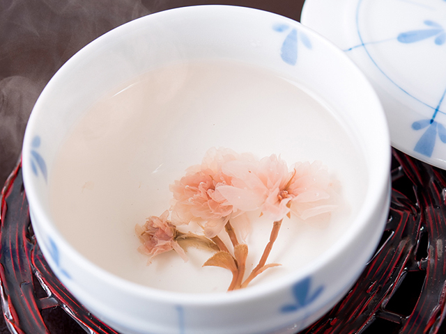 桜湯無料サービスお祝いの席に欠かせない桜湯は無料でお出しします。