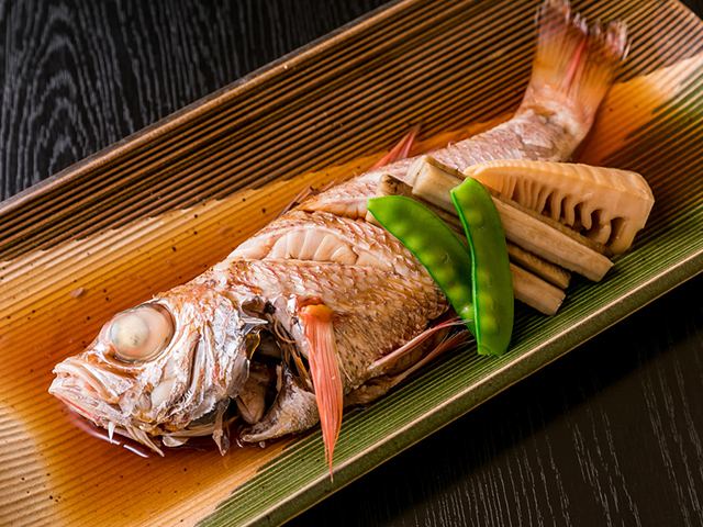 煮魚・焼き魚もおまかせあれ当店自慢の旬の魚は、煮魚や焼き魚としてのご用意も可能です。お気軽にご相談ください。