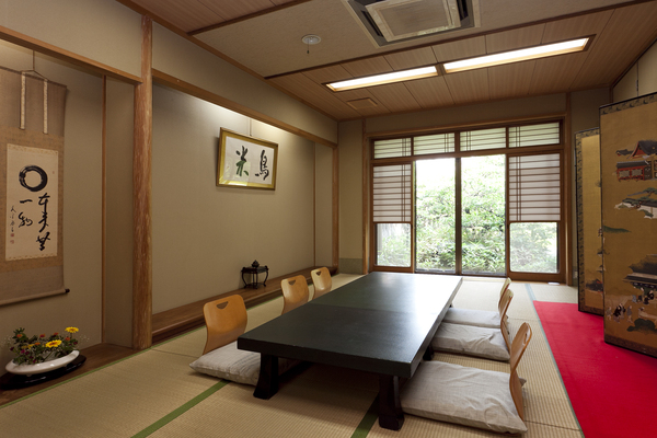 趣としつらえを兼ね合わしたお部屋でお慶びの日を