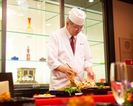 鯛のお祝い膳をおとりわけ