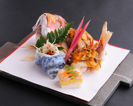 『祝い膳　松』と『祝い膳　桜』は尾頭付きの焼鯛が付いてます