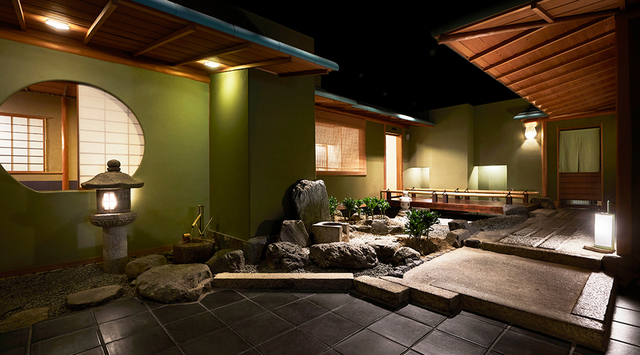 都会のビル内とは思えない、優美な庭園や憩いの個室空間多数