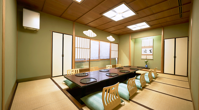 床の間や庭園をしつらえた、接待にも多数ご利用いただく個室空間