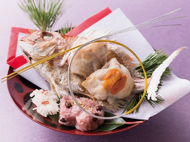 ご好評の名物「姿盛り祝鯛源平焼き」