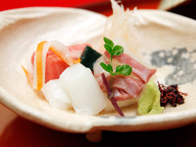 日本ならではの四季を一皿にご両家お集まりの席が和むような、目にも楽しい一皿をご用意いたします。