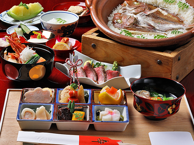 慶事特別コースをご用意日本料理の真髄を感じていただけるような、旬の食材を贅沢に使用した一皿が揃います。
