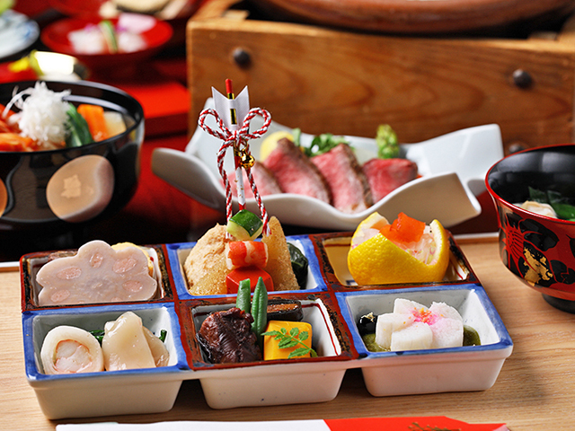 祝肴に旬の味わいを詰め込んでコースの一品目では日本の四季を感じていただける、季節感あふれる味わいが並びます。