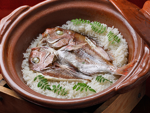 〆に登場するのは、当店の名物料理