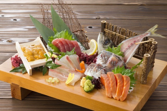 お造り盛り合わせ季節ごとに旬のお魚を調理長がお選びします。