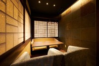 西陣織の雅なソファー席の個室