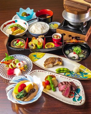 四季の彩り感じる会席料理