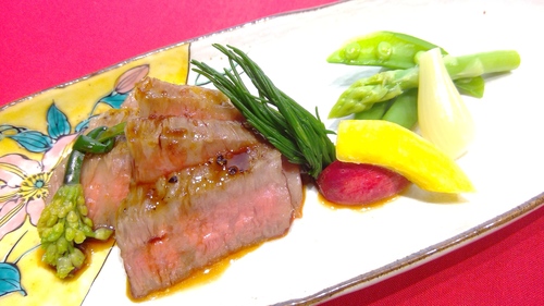 肉料理一例　近江牛　Ａ５ランク　肩ロースの炭火焼きと季節野菜