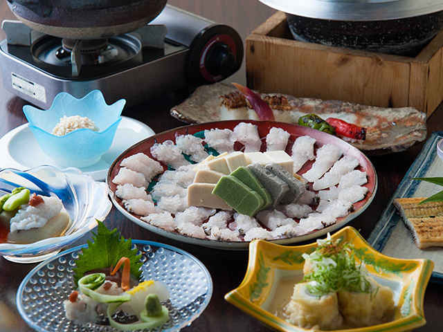 旬の美味をご堪能旬の美味をご堪能京都の季節の味を多彩にご用意いたします。