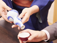 和装のスタッフがお出迎え