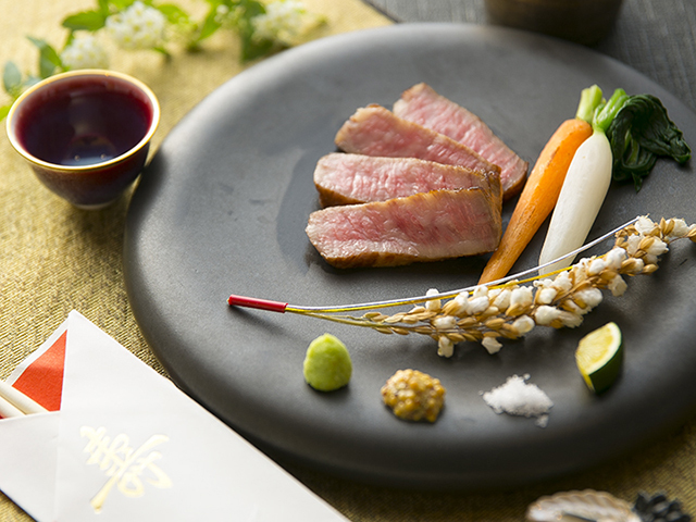 地元食材を活かした逸品8,000円以上の会席料理では、滋賀のブランド牛「近江牛」のステーキもお楽しみいただけます。