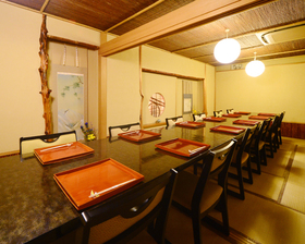 椅子席20名様までの個室

座卓にも出来ます。３０名様まで