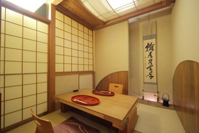 ２〜４名様までの茶室の個室