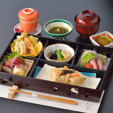 お昼は会席以外のお膳のランチメニューも豊富