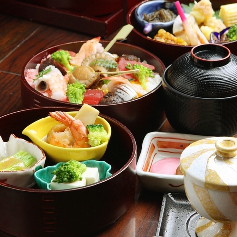 お昼は会席以外のお膳のランチメニューも豊富
